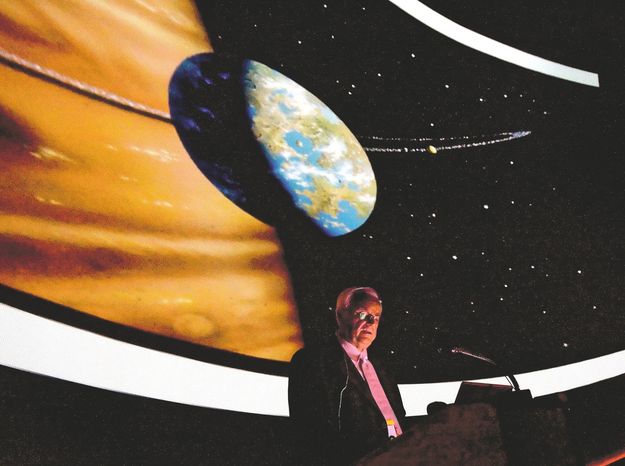 Frank Drake a SETI-program alapítója egy kaliforniai rendezvényen 2008-ban
