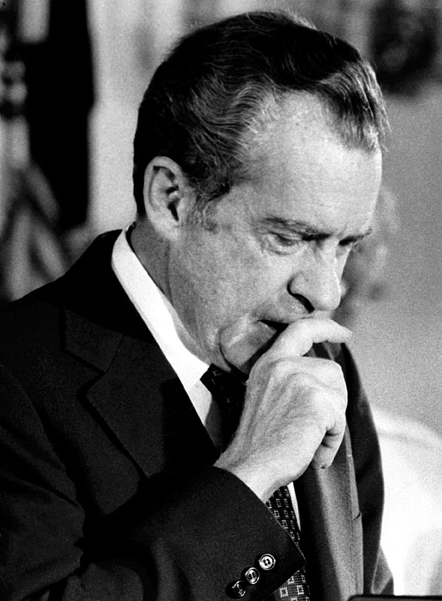 Richard M. Nixon híres beszéde közben, melyet lemondása után tartott a Fehér Házban kabinetje és személyzete számára.