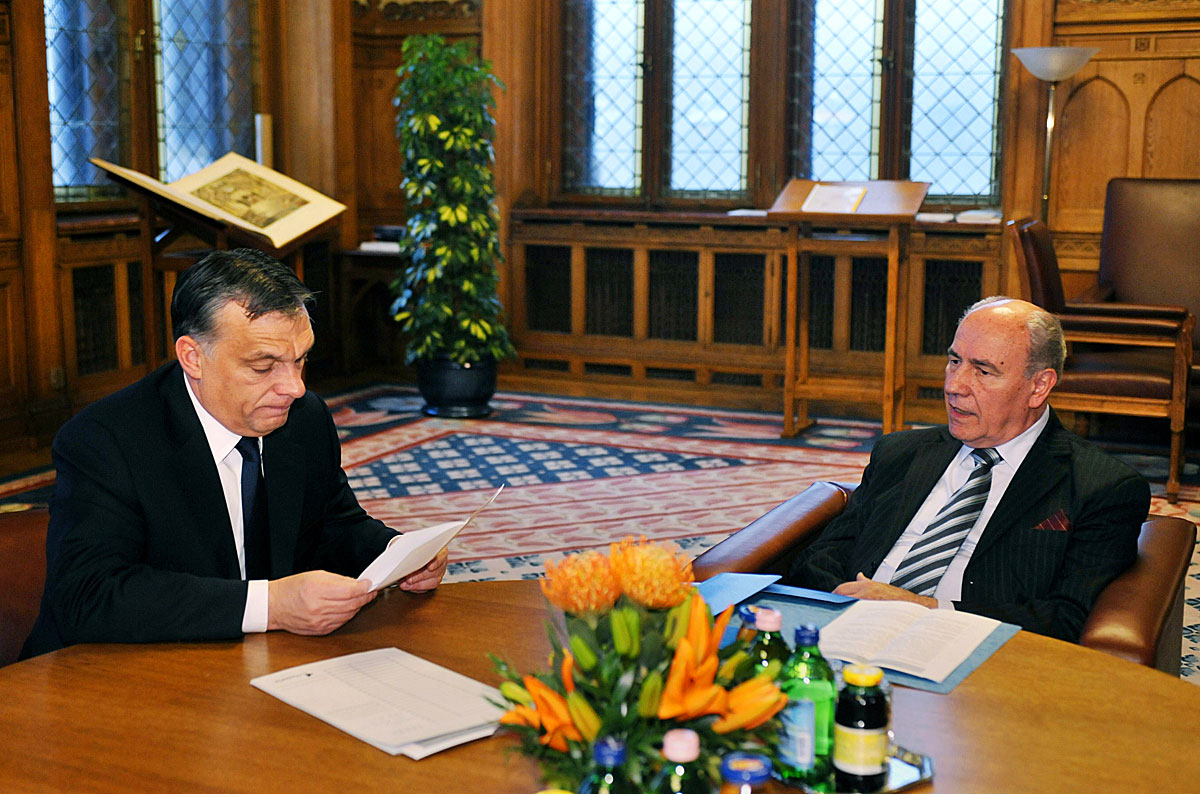 Orbán Viktor megbeszélést folytat Iván Lászlóval, az Idősügyi Tanács tagjával, a Fidesz nyugdíjas tagozatának országos elnökével