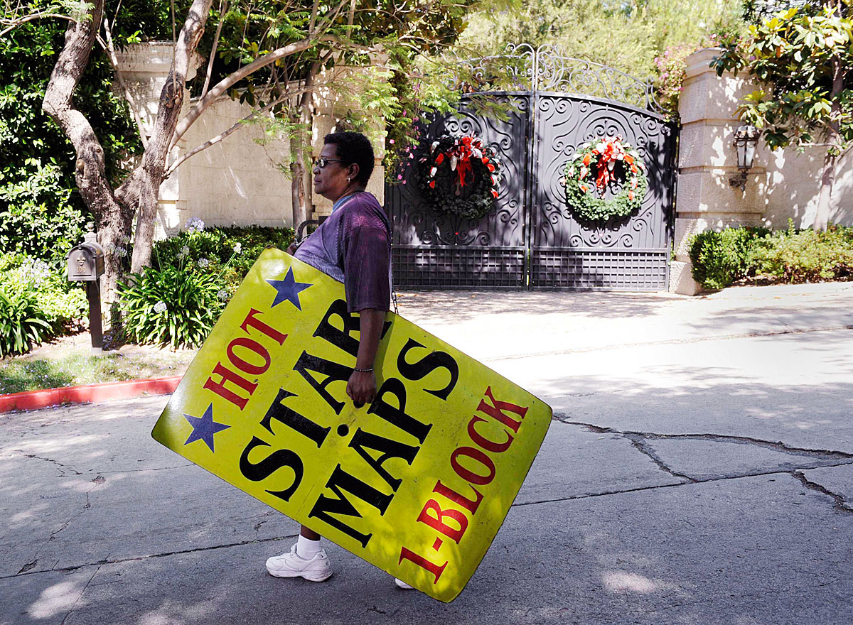 Holiday wreaths are seen on the gate of the rented home where singer Michael Jackson was staying before being taken away in an ambulance in Los Angeles June 25, 2009. Jackson is dead, Los Angeles coroner Fred Corral told CNN on Thursday. Jackson was 