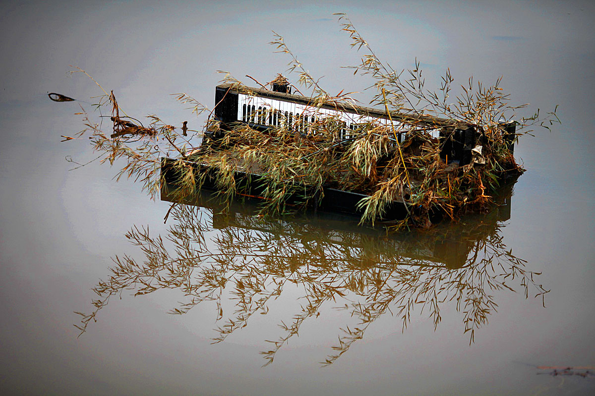 RNPS IMAGES OF THE YEAR 2011 - A destroyed piano is partially submerged in water in an area devastated by the magnitude 9.0 earthquake and subsequent tsunami in Rikuzentakat March 21, 2011.  REUTERS/Damir Sagolj (JAPAN - Tags: DISASTER ENVIRONMENT)