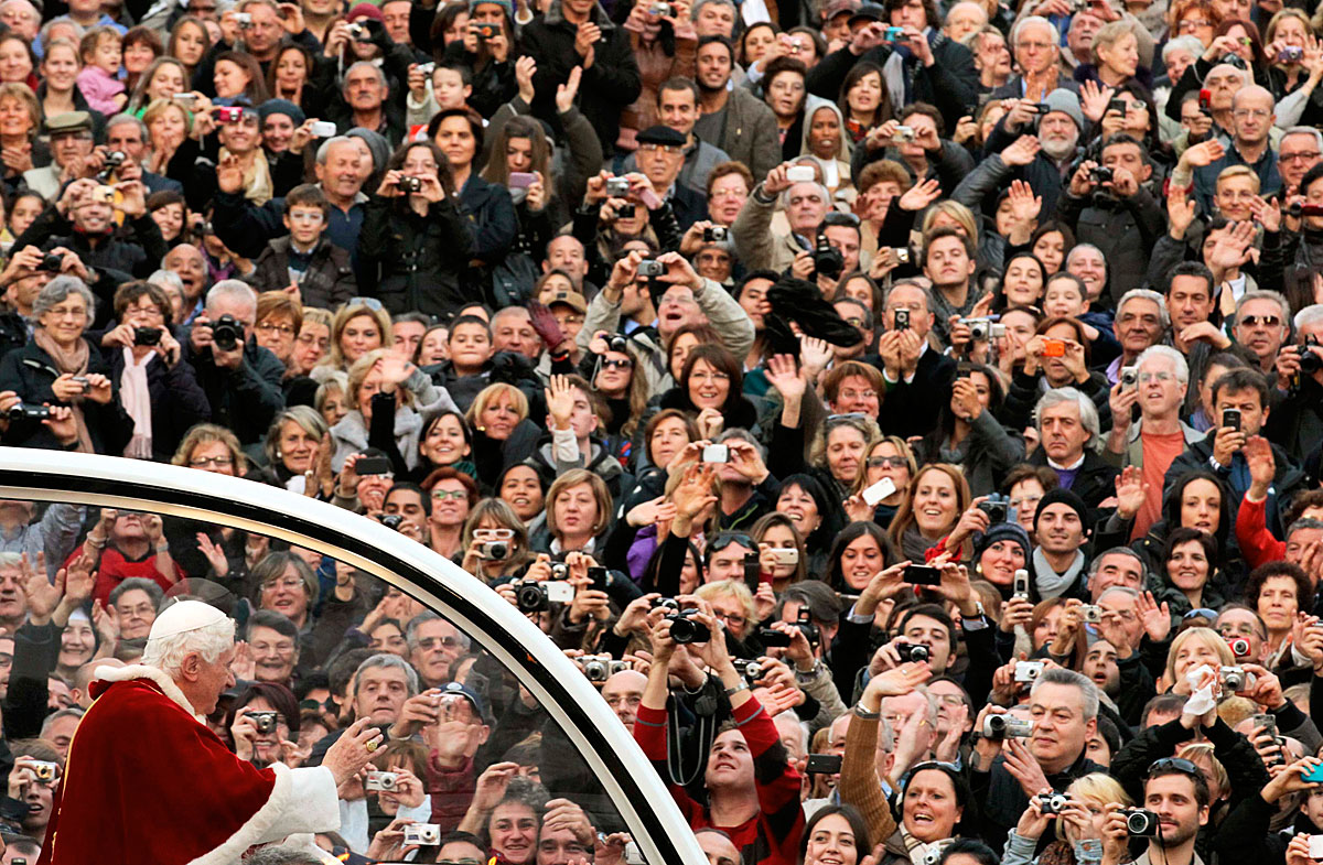 XVI. Benedek december nyolcadikán a Piazza di Spagnán celebrált misét Rómában