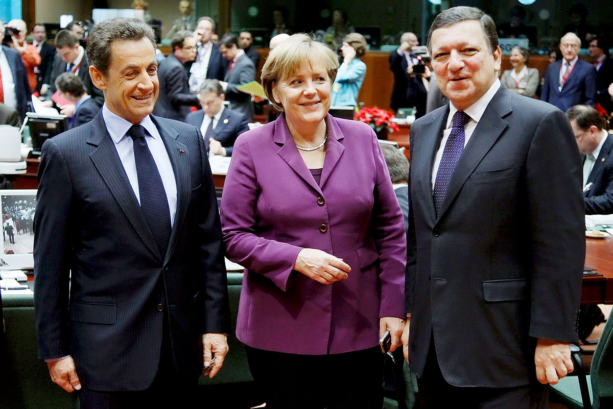 Nicolas Sarkozy, Angela Merkel és José Manuel Barroso a csütörtöki éjszakában