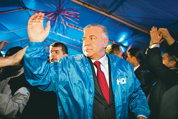 Ivo Sanader horvát kormányfőként. Sokakat magával ránthat