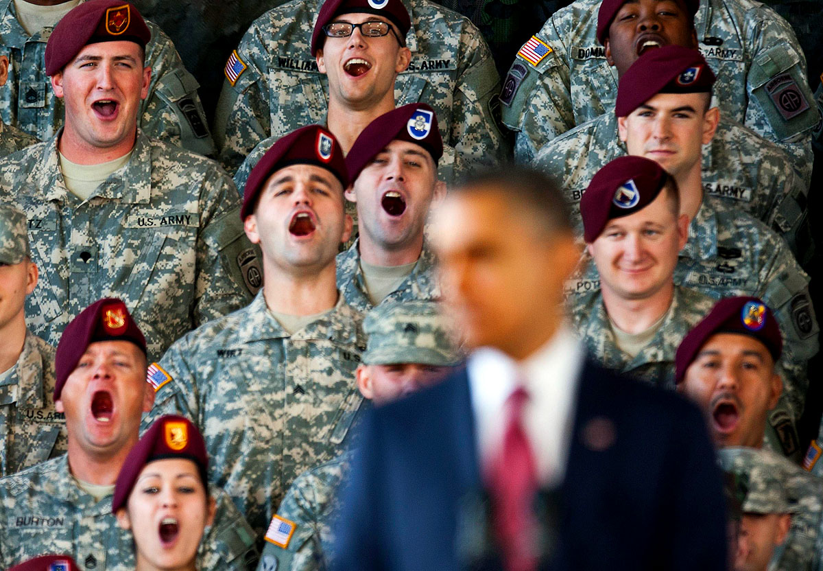 A katonák egy emberként kiáltottak Obama beszédének végén az észak-karolinai bázison
