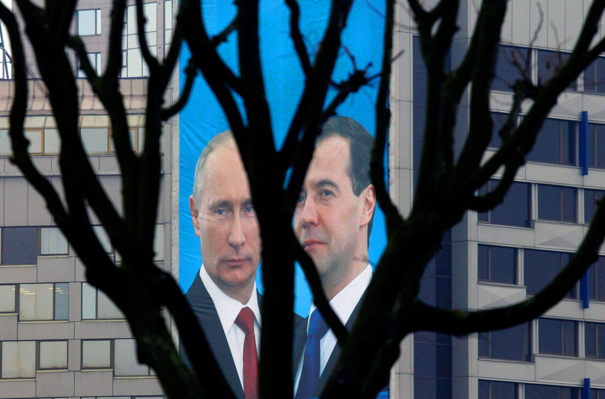 Putyin kormányfő és Medvegyev elnök az Egységes Oroszország támogatására biztat Szentpéterváron