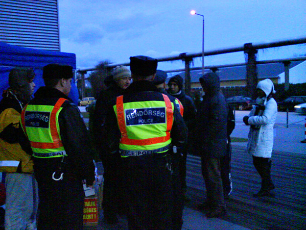 Rendőrök MTVA tüntetés