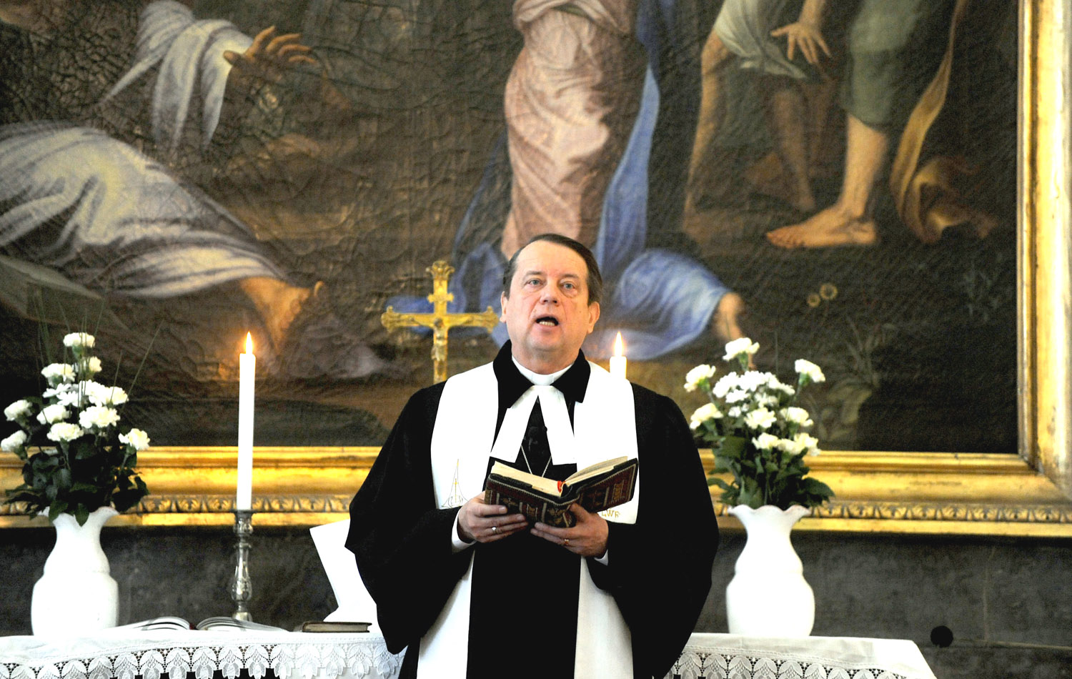 Gáncs Péter, a Magyarországi Evangélikus Egyház elnök-püspöke igét hirdet a Deák téri evangélikus templomban karácsony első napján tartott istentiszteleten