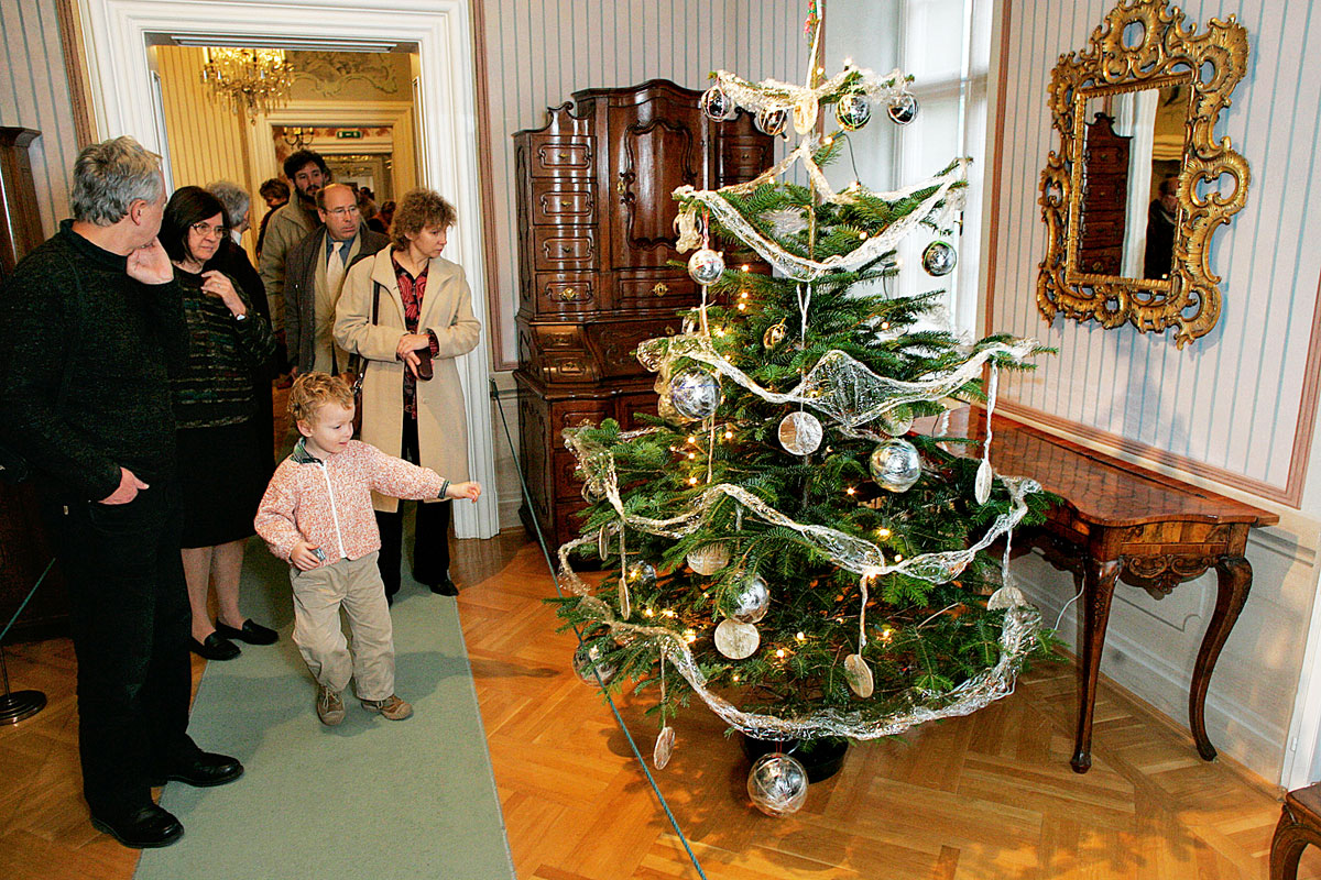 Egy divatos karácsonyfa a múzeumban