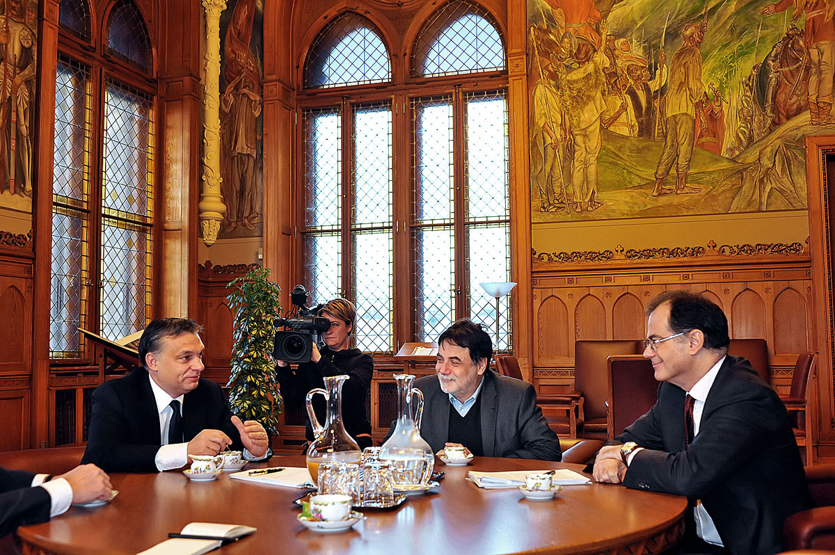Orbán Viktor megbeszélése Simor Andrással és Fellegi Tamás
