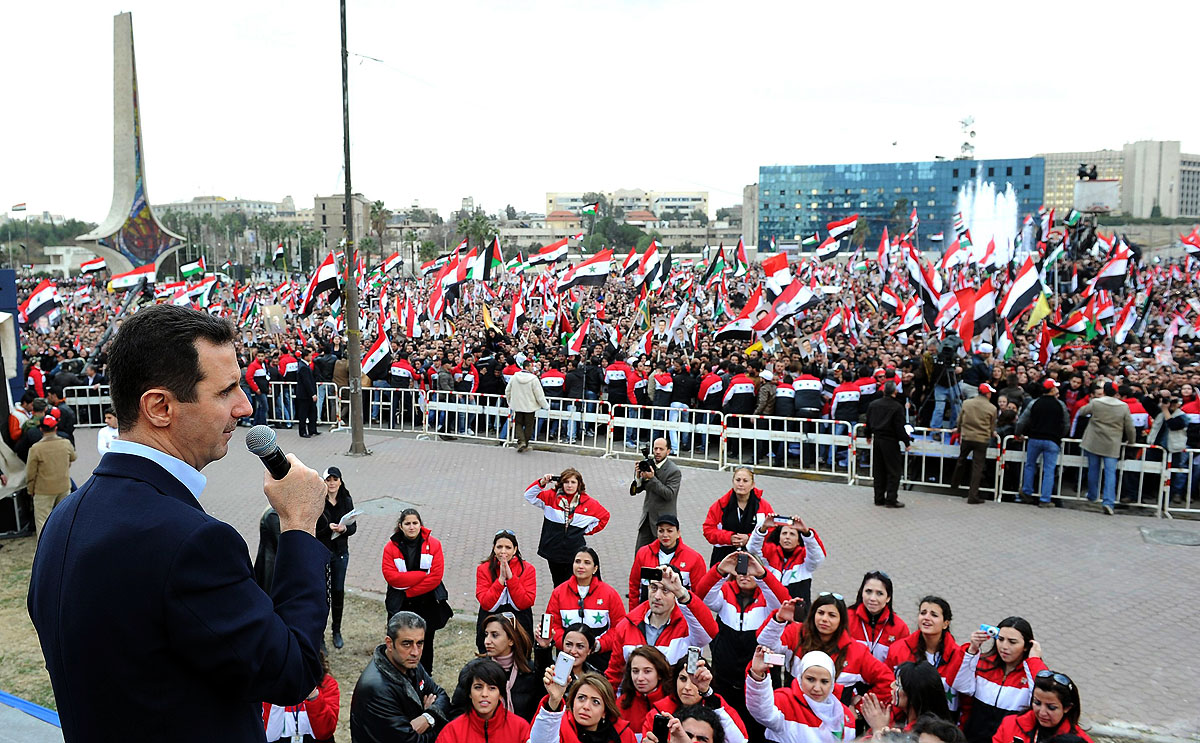 Meglepetés Damaszkuszban: szerdán Basár Asszad elnök váratlanul kiállt hívei elé egy rezsimpárti demonstráción