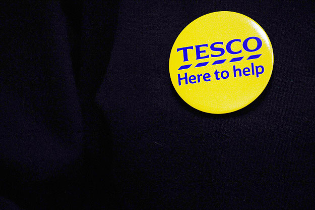 Elkél a segítség - most a Tesco brit vezetőinek is