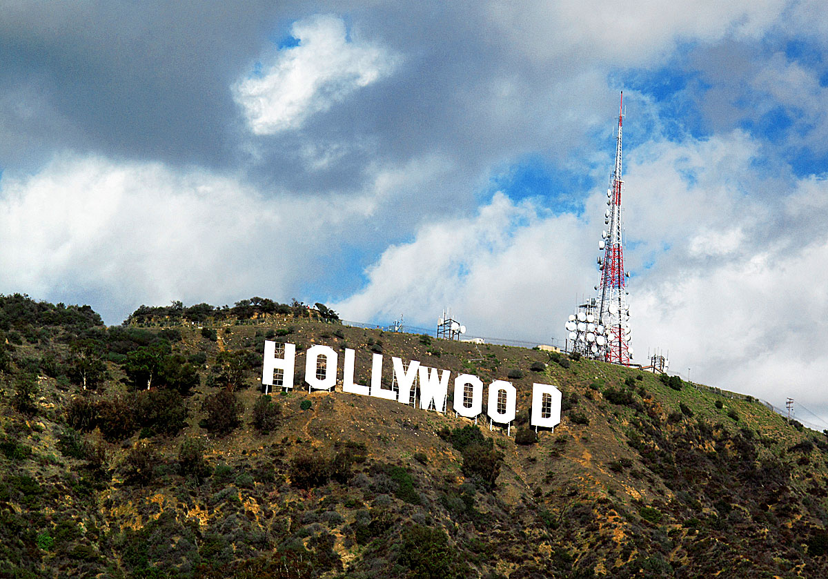Mit rejthet még a híres Hollywood felirat alatti terület?