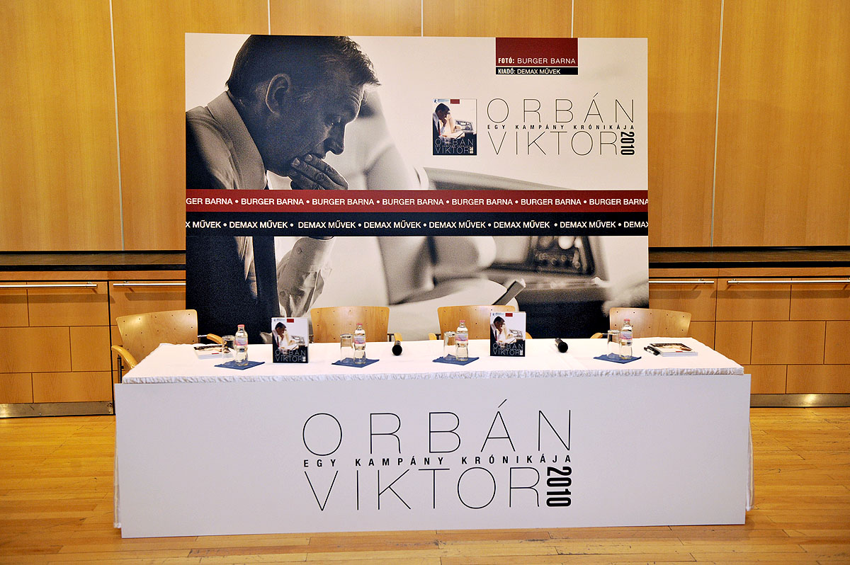 Burger Barna már a választási kampányban is Orbán Viktor személyes fotósa volt