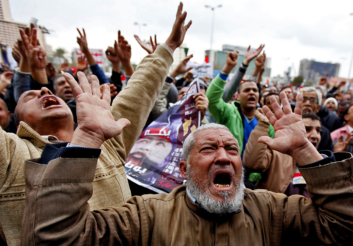 A katonai tanács ellen tüntettek a Tahrír téren összegyűltek