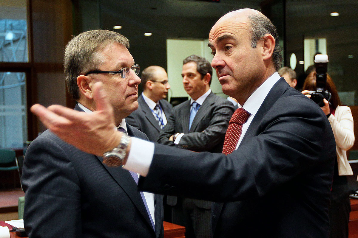 Matolcsy György nemzetgazdasági miniszter és Luis de Guindos spanyol pénzügyminiszter az Ecofin előtt