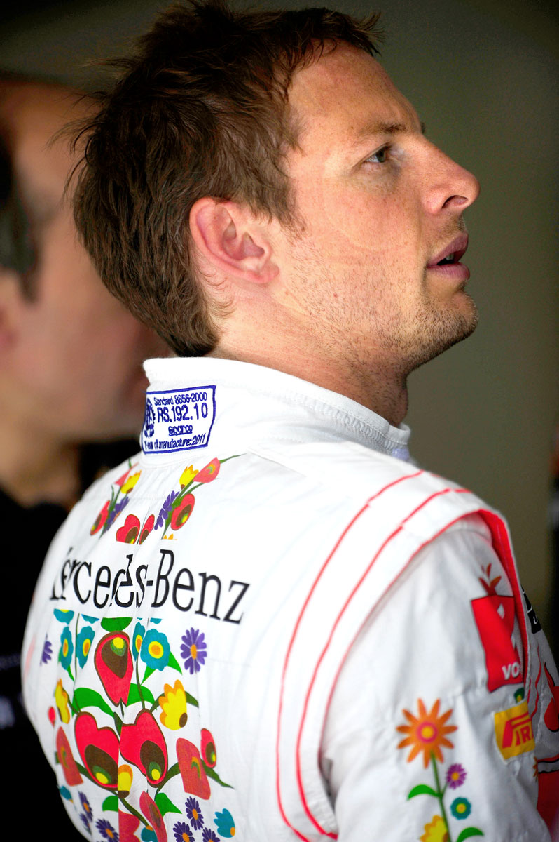 Jenson Button büszkén viselte augusztusban, a magyar időmérőn.