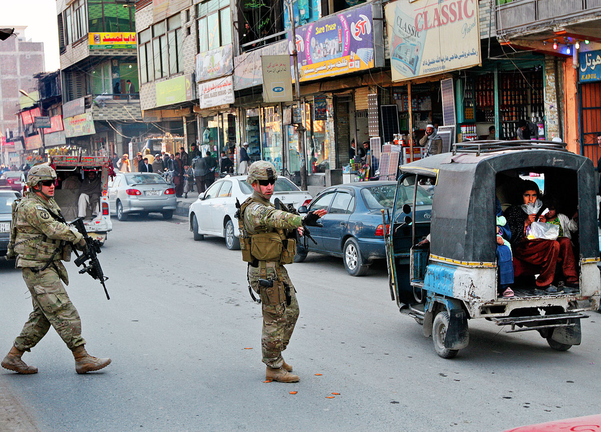 Amerikai járőr a kelet-afganisztáni Dzsalálábád városában