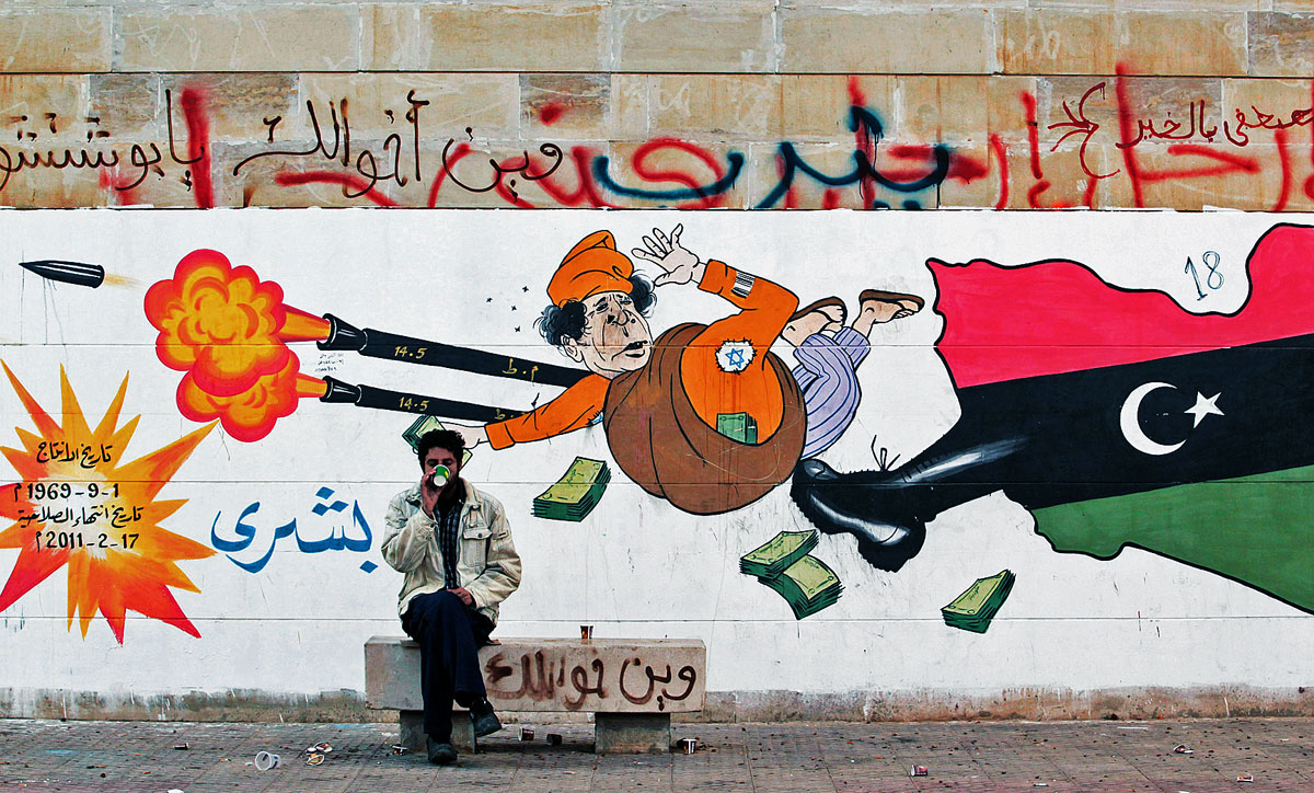 Kadhafi-graffiti a forradalom központjában, Bengáziban. Hiányzott az igazságszolgáltatás