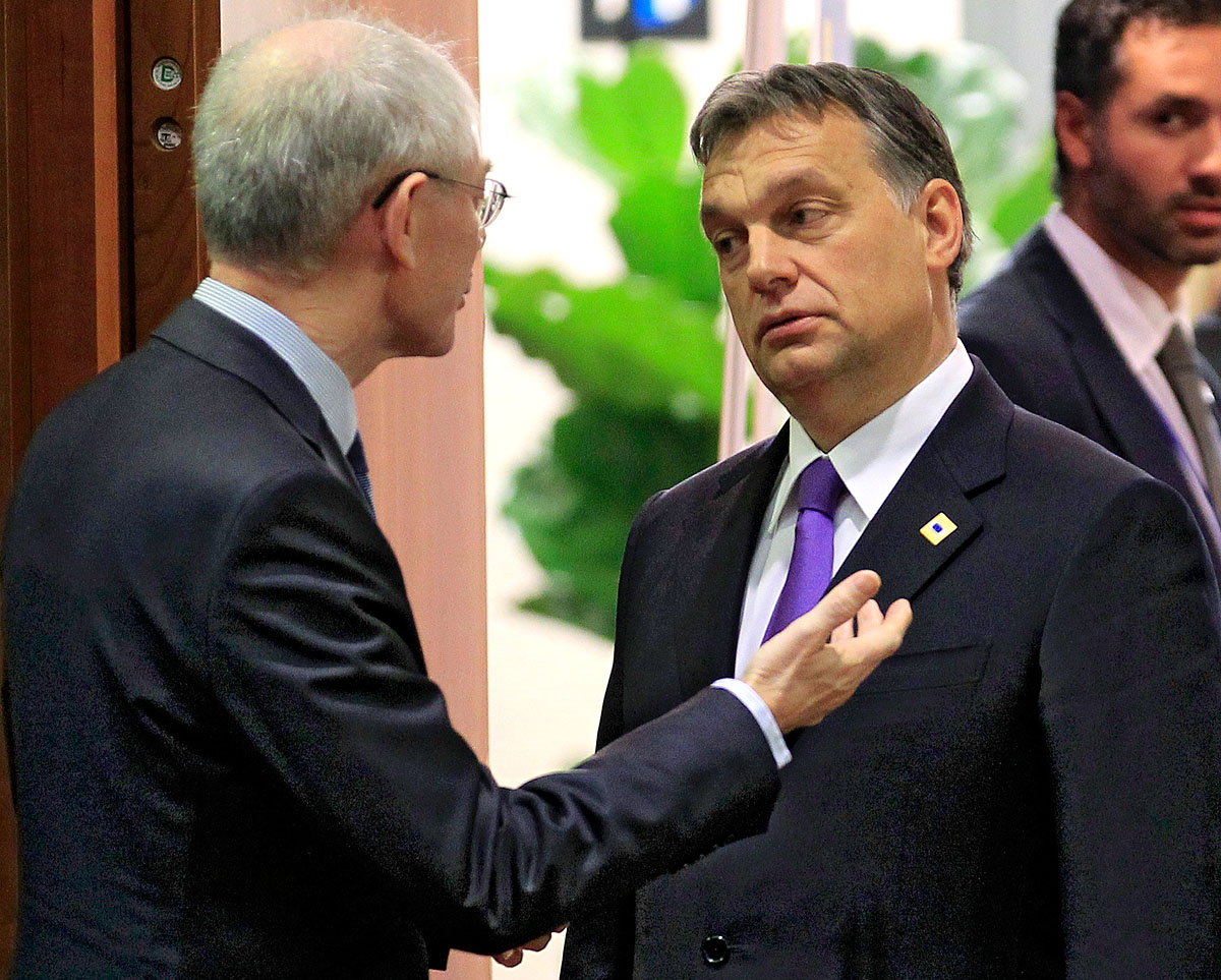 Herman Van Rompuy, a tanács elnöke Orbán Viktorral. A magyar kormányfő ezen a napon mellékszereplő
