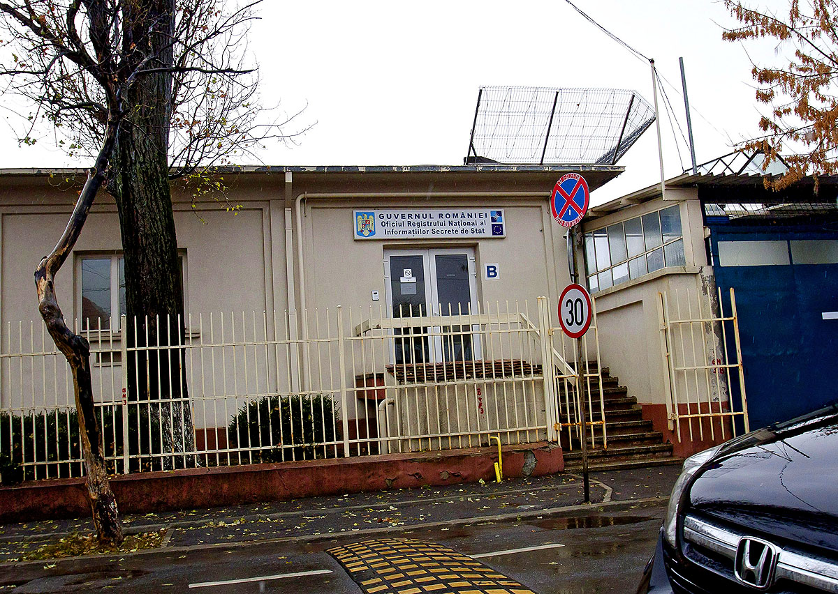 Suttogások, sikolyok. A román Államtitkok Országos Iktatóhivatala, az ORNISS a román főváros, Bukarest egyik forgalmas lakónegyedében