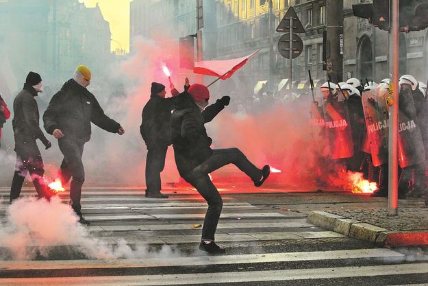 Összecsapás a függetlenségnapi tüntetésen, Varsóban. Kedden is az utcára mennek