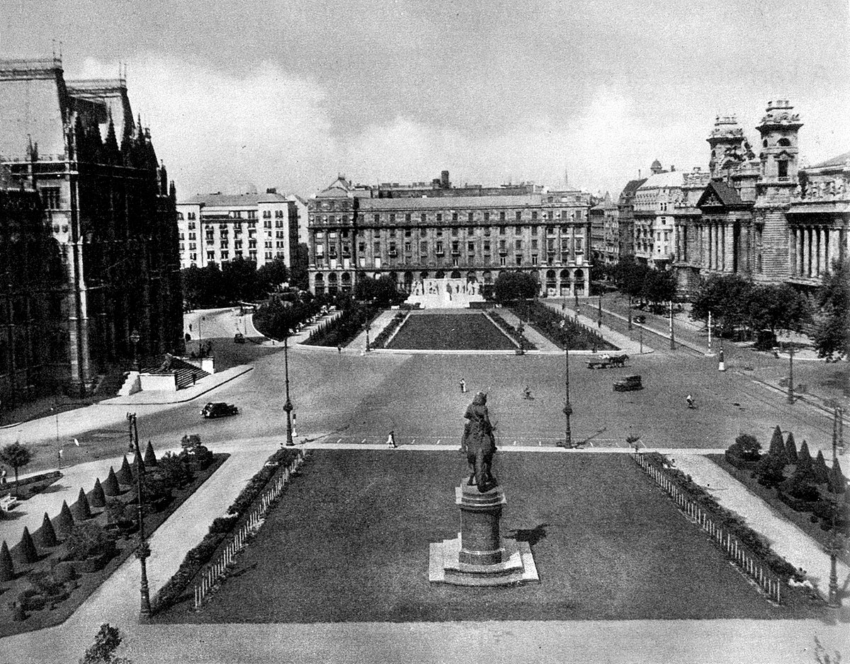 A Kossuth tér 1943-ban. Ez a cél