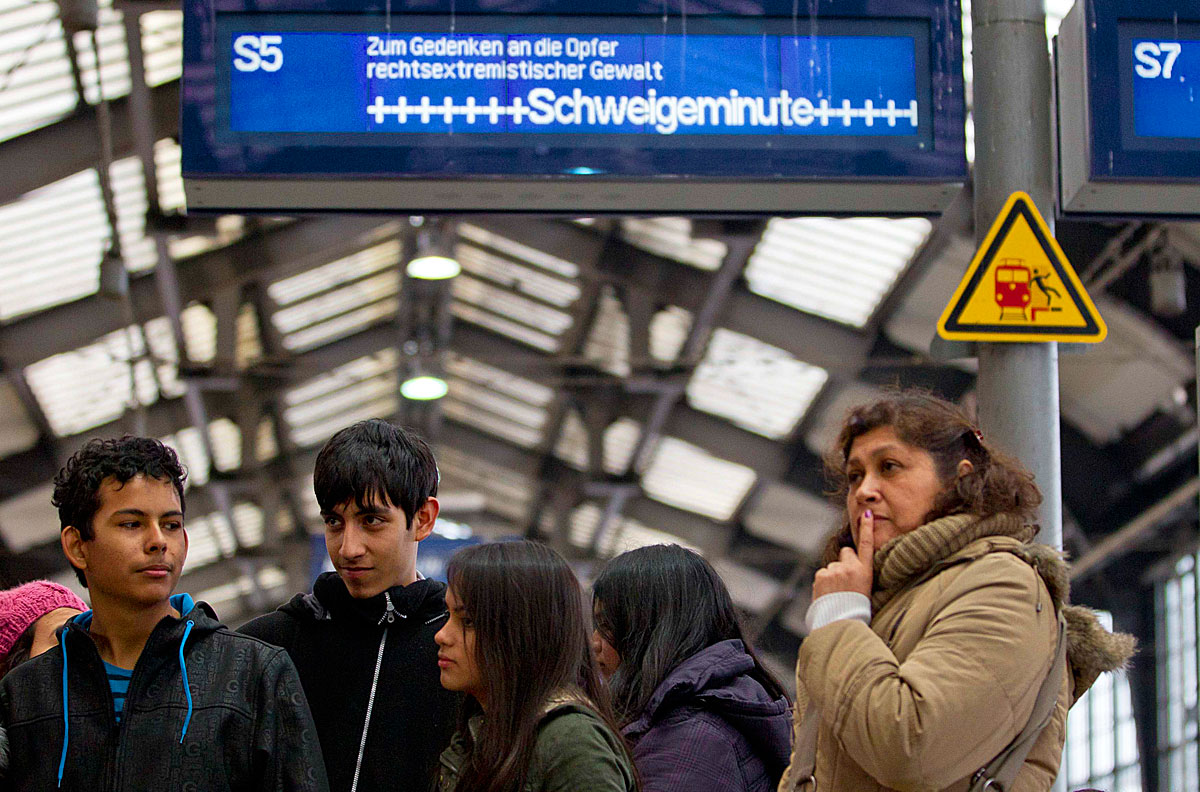 Megemlékezés Berlin Friedrichstrasse állomásán. 