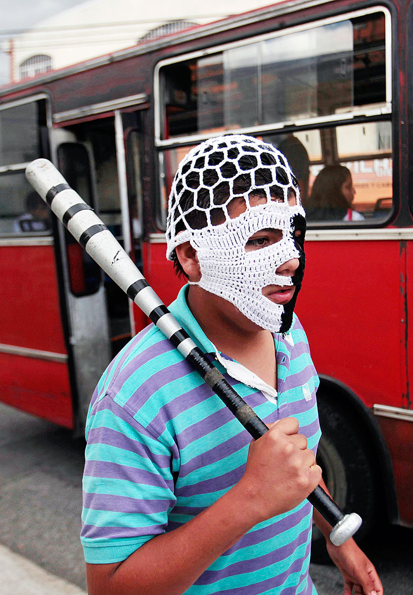 Így védik magukat a helybéliek a Guatemalaváros melletti Castanas bejáratánál