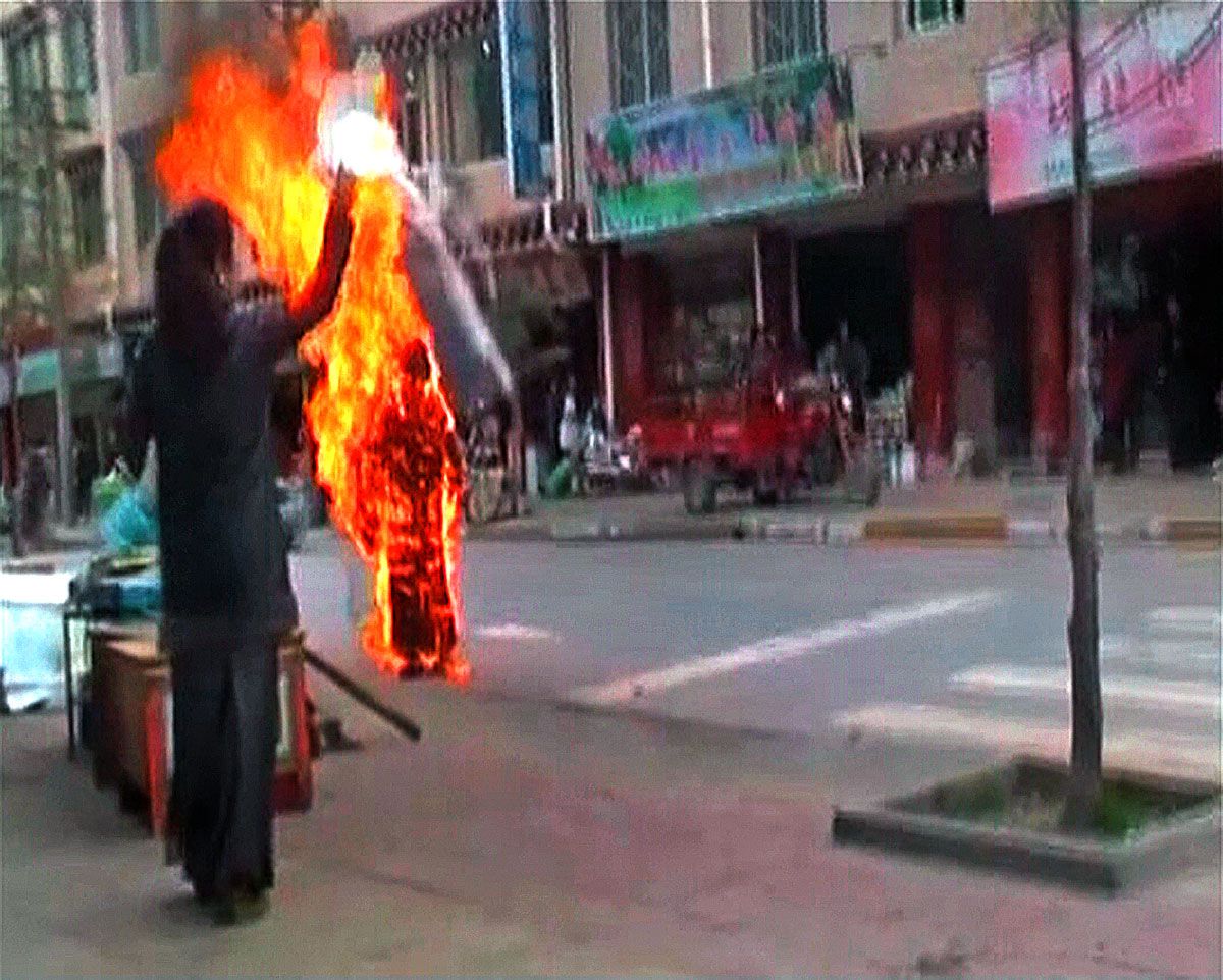 A kínai hatóságok hitelteleníteni akarják a tibeti önégetőket, akiknek akciói mögött szerintük a dalai láma áll