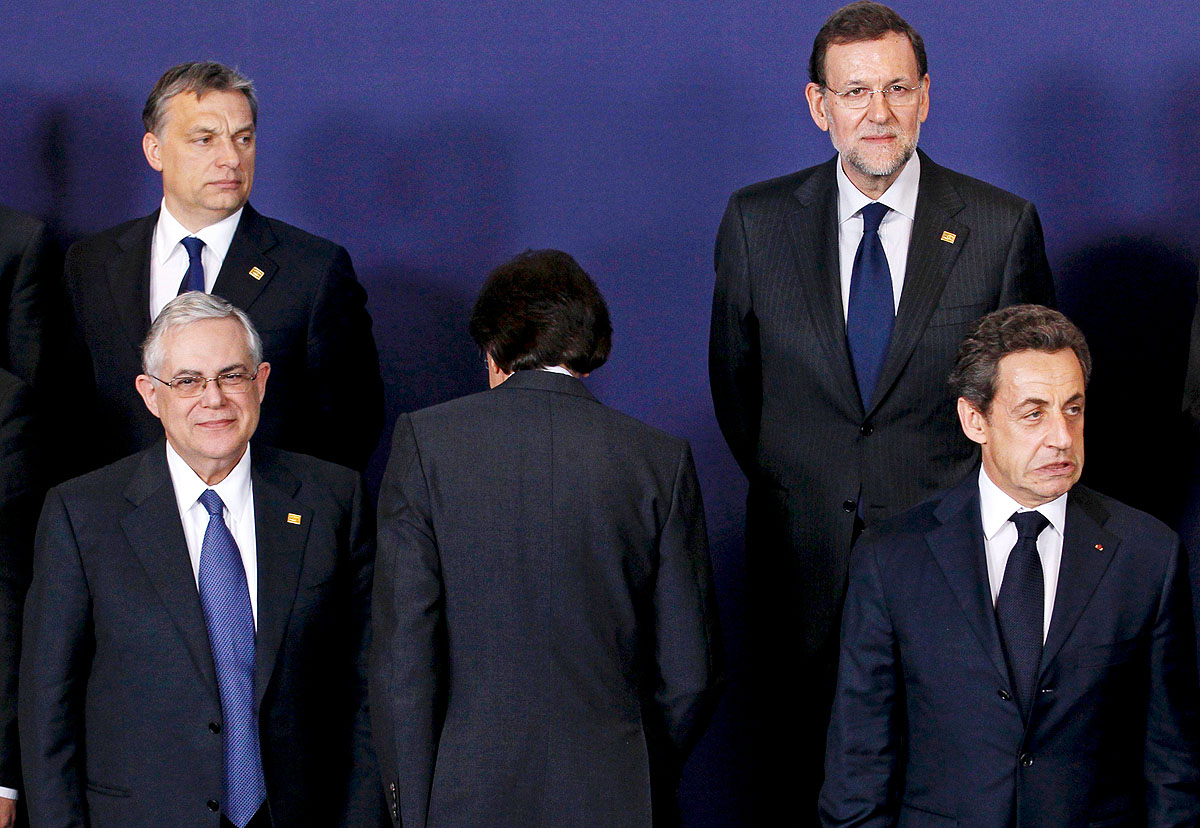 Hasonló helyzetben – fent: Orbán Viktor és Mariano Rajoy (spanyol miniszterelnök), lent Lucas Papademos és Nicolas Sarkozy