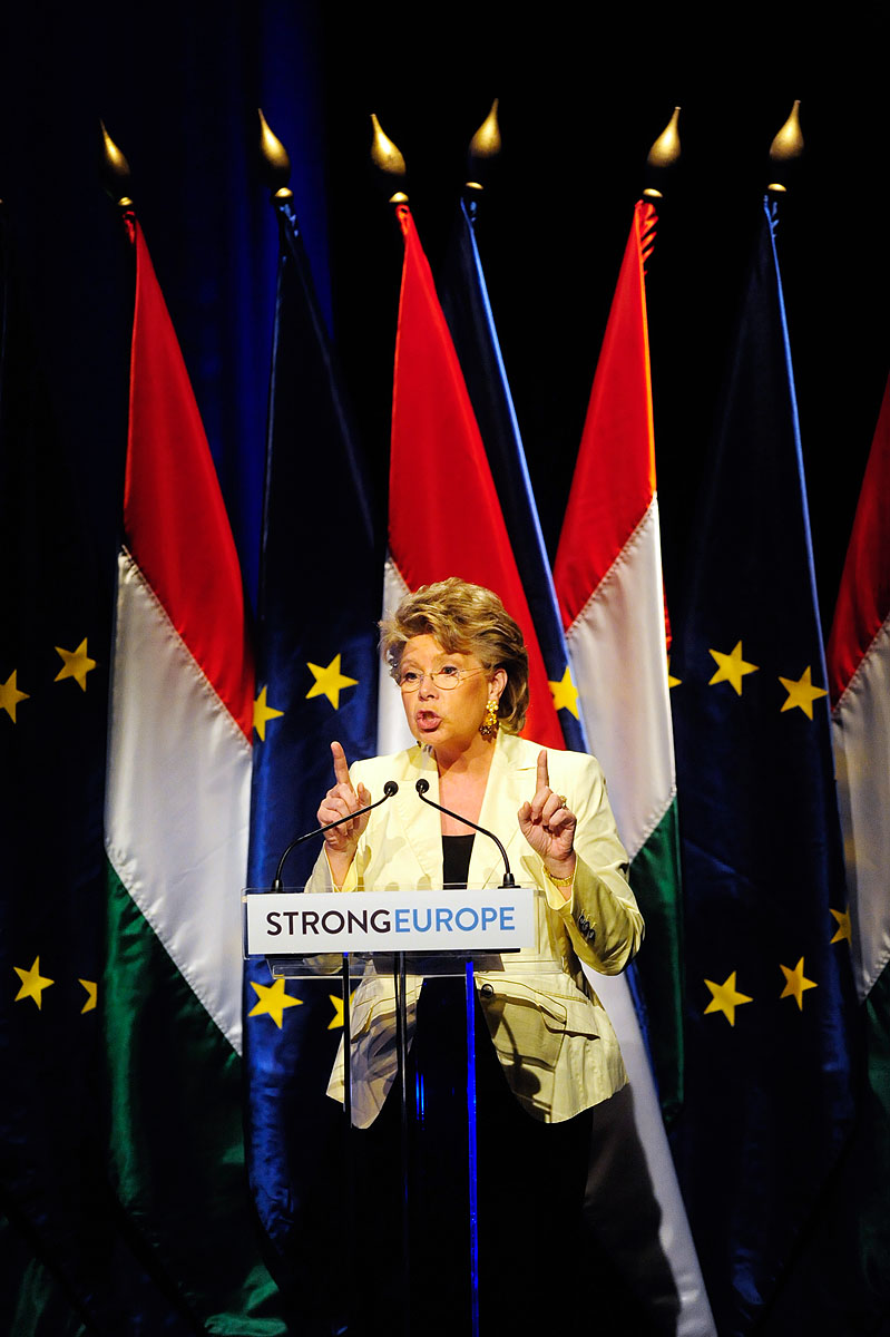 Viviane Reding a magyar elnökségi jelszóval: Erős Európa