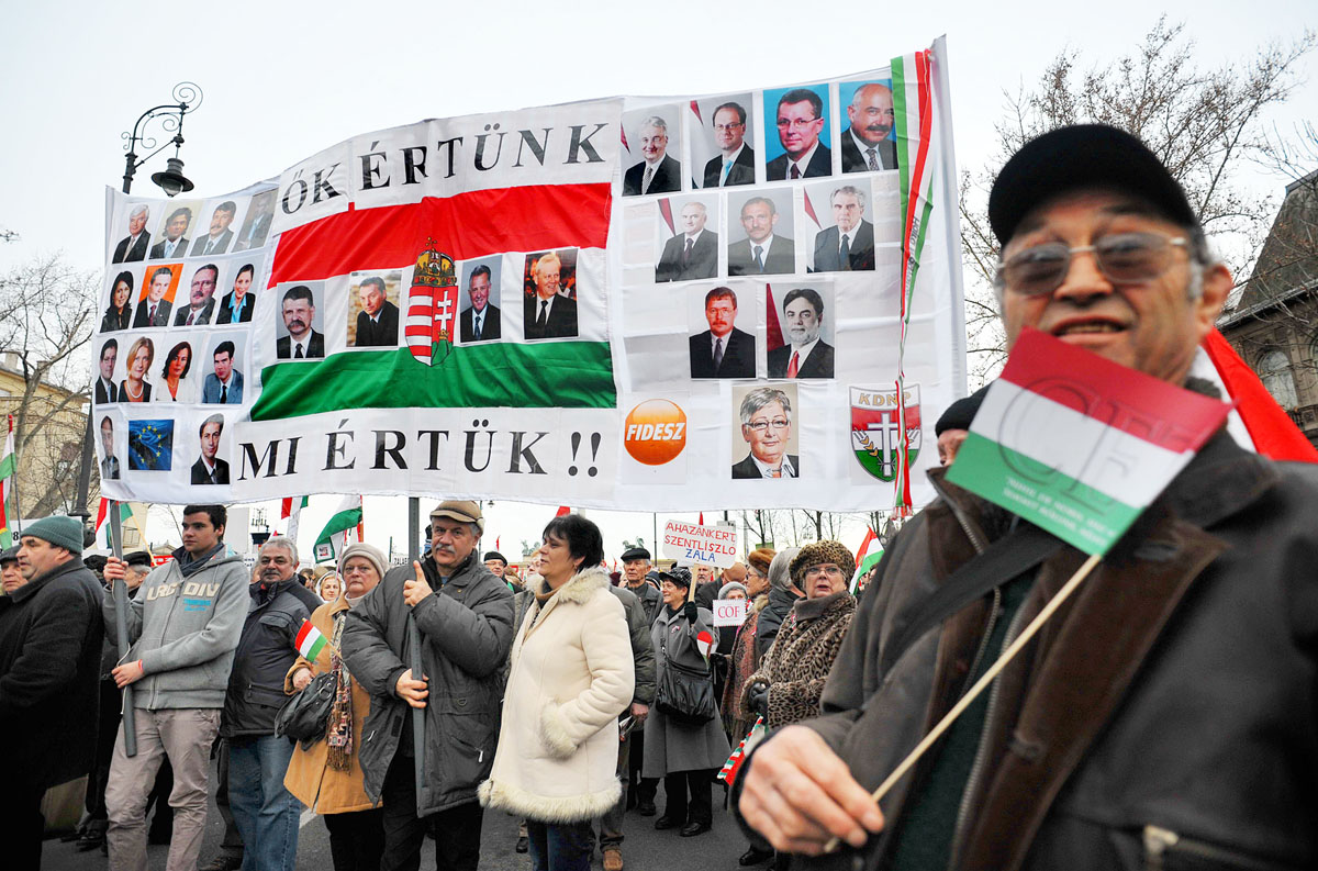 A januári békemenet résztvevői – Március 15-én legalább hétszáz lengyel csatlakozik hozzájuk, hogy meghallgassák Orbán Viktort a Kossuth téren