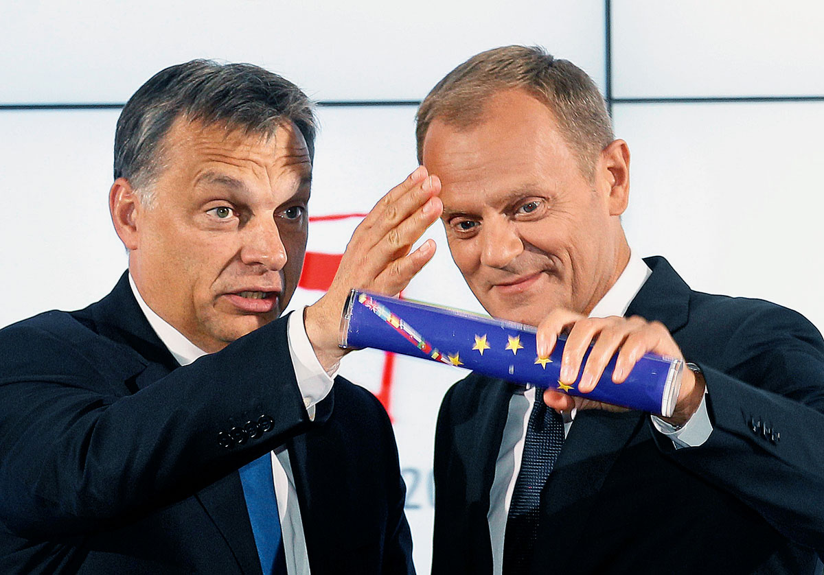 Donald Tusk kormányfő népszerűsége csökken, a lengyelek olyan vezetőt akarnak, mint Orbán Viktor