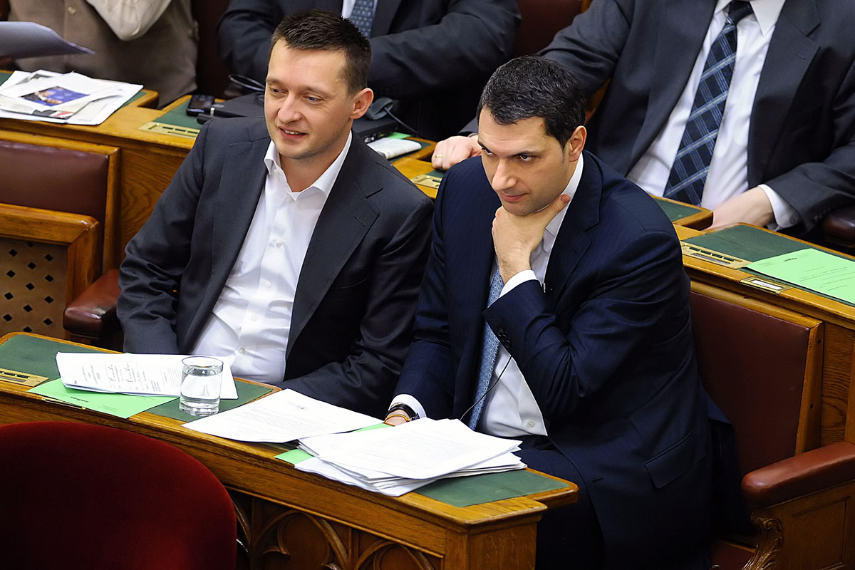 Lázár János és Rogán Antal a plenáris ülésen