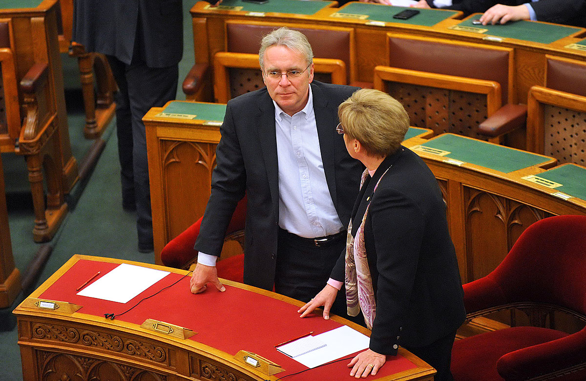 Pokorni Zoltán és Hoffmann Rózsa a parlamentben - felszólalásaikban is látszott az összhang