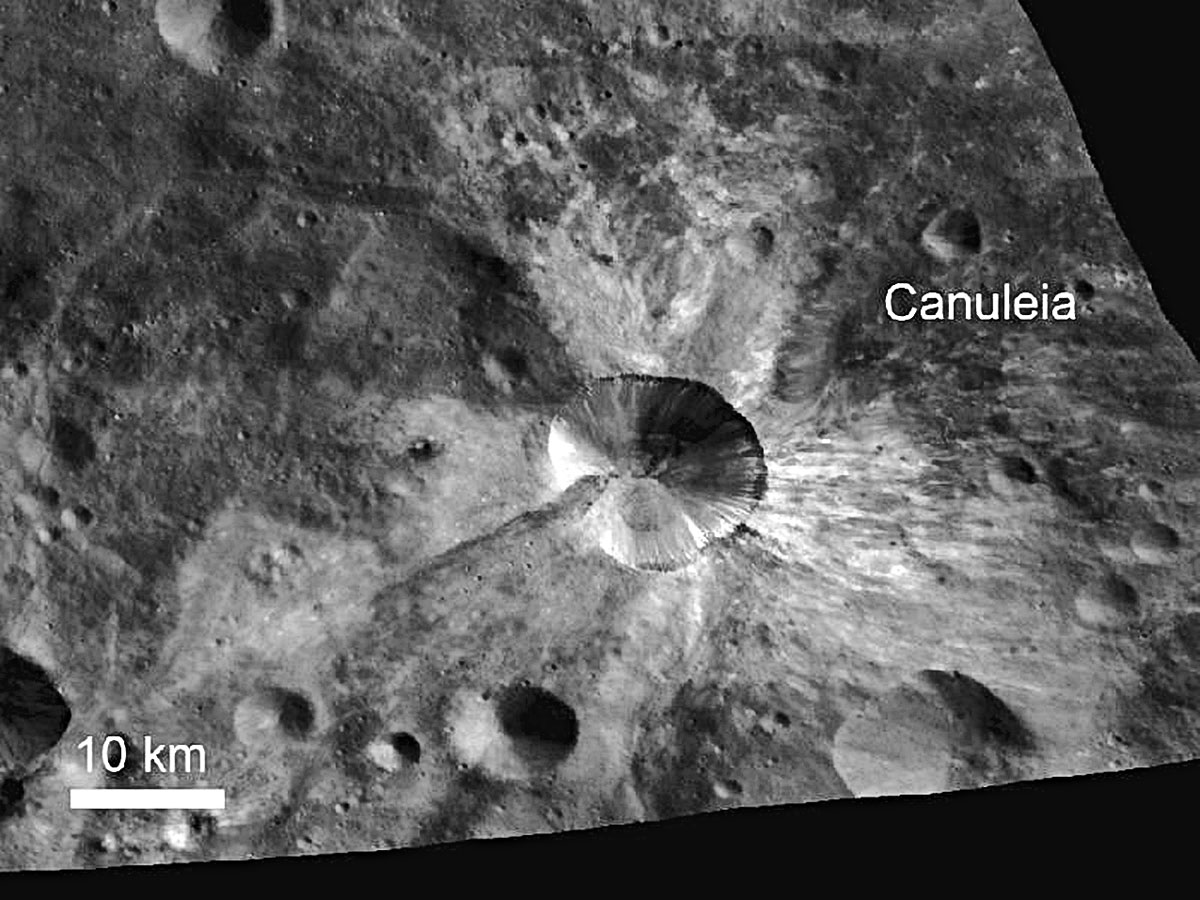 Élénk világos sávok a Vesta Canuleia nevű krátere körül