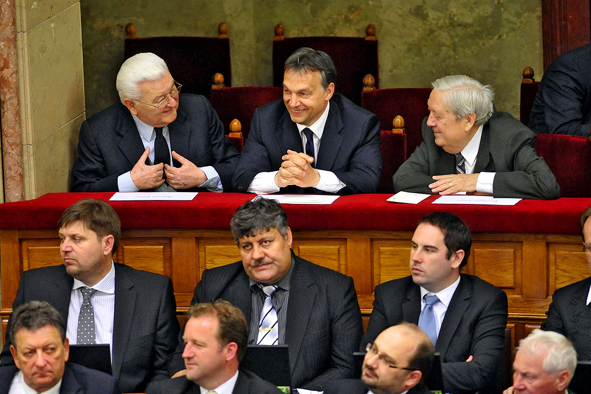 Boross Péter, Orbán Viktor és Pozsgay Imre a parlamentben
