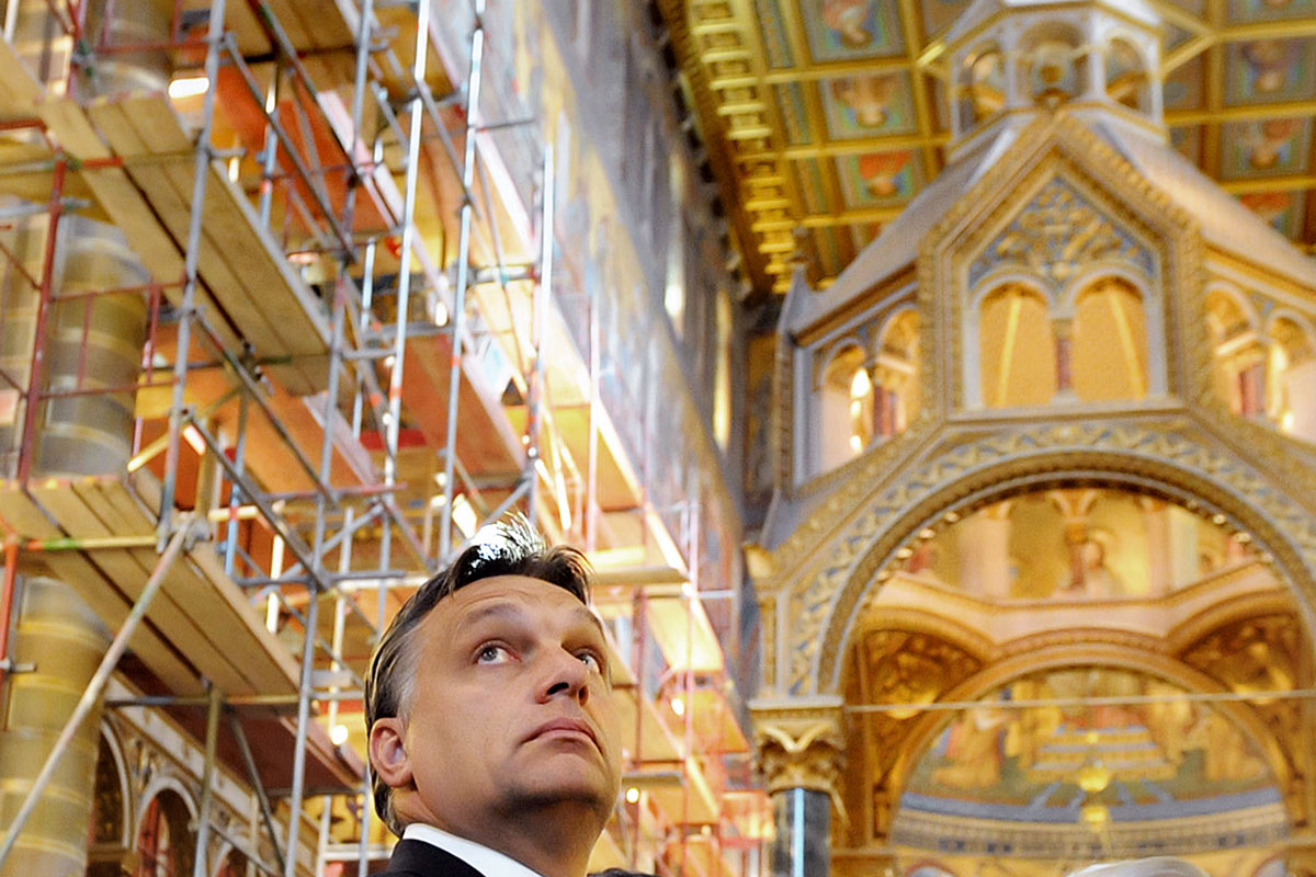 Orbán Viktor a pécsi székesegyházban