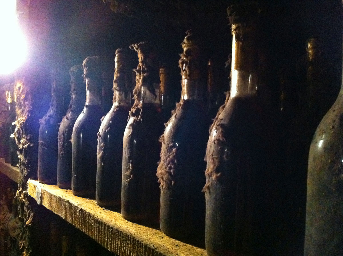 Muzeális tokaji borok a Tolcsvai Bormúzeumban– vajon mennyit érhetnek?