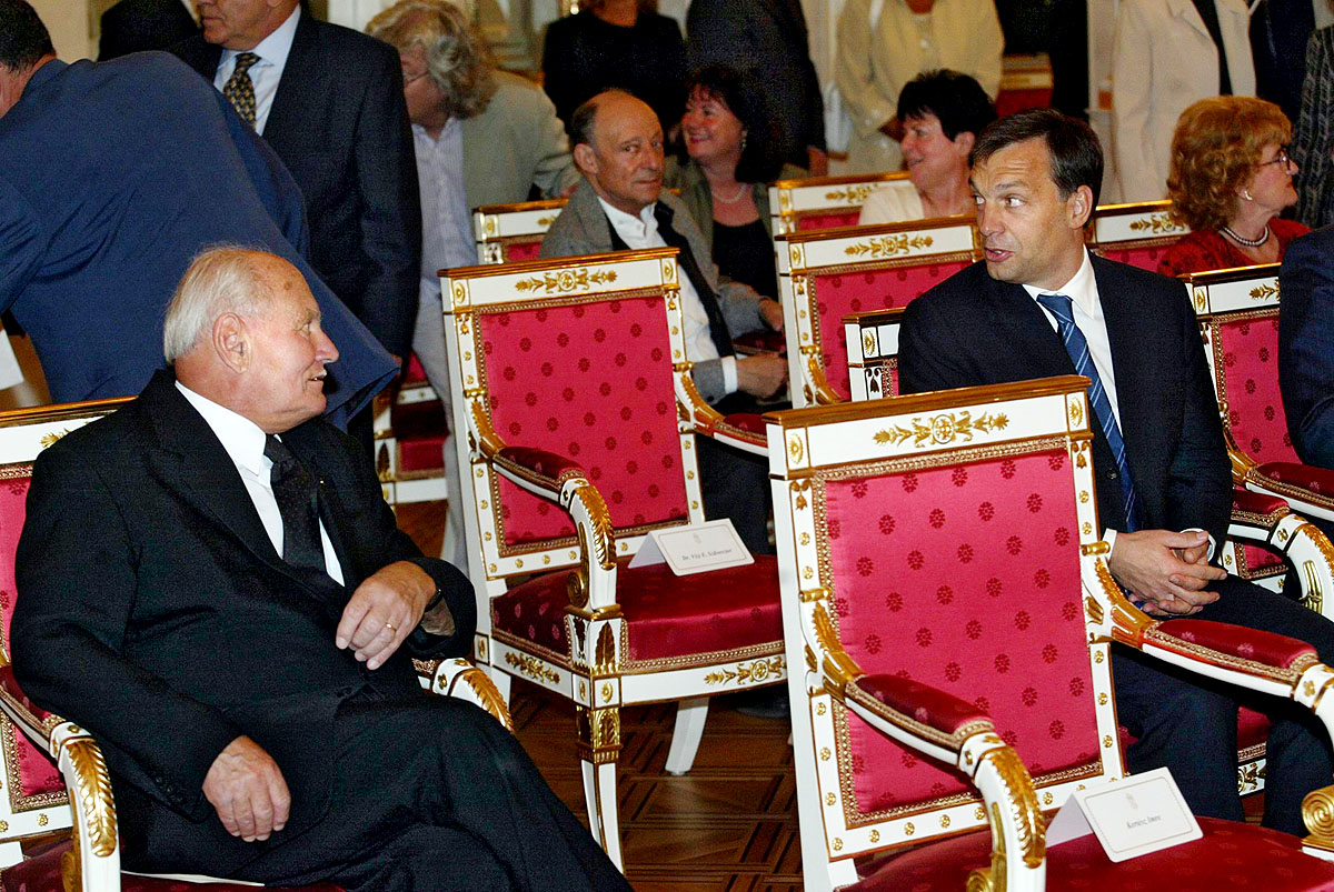 Göncz Árpád és Orbán Viktor a Sándor-palotában. A kivétel erős, a szabály gyenge