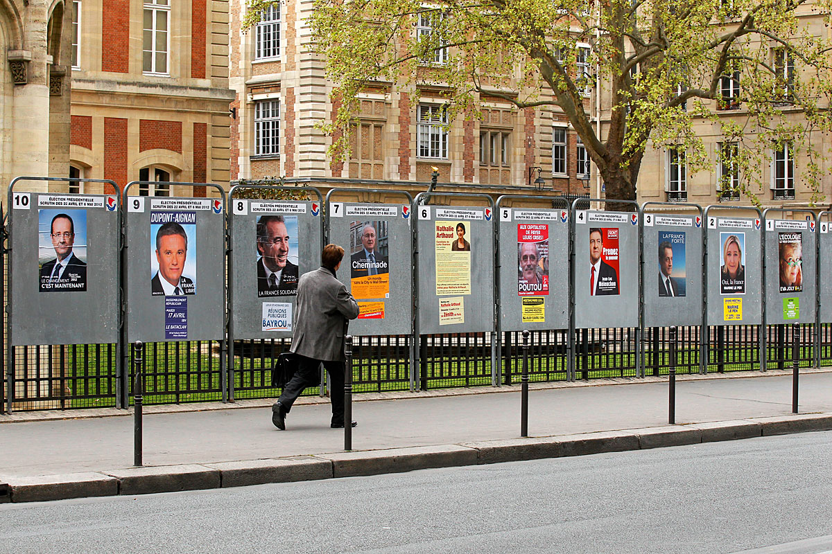 Hivatalos jelöltszámlálás Párizsban: Francois Hollande (balról), Nicolas Dupont-Aignan, Francois Bayrou, Jacques Cheminade, Nathalie Arthaud, Philippe Poutou, Jean-Luc Melenchon, Nicolas Sarkozy, Marine Le Pen és Eva Joly