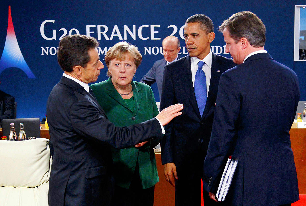 Nicolas Sarkozy francia elnök, Angela Merkel német kancellár Barack Obama amerikai elnök és David Cameron brit mniiszterelnök egy tavalyi csúcstalálkozón. Jelenetek egy megkeseredett érdekházasságból