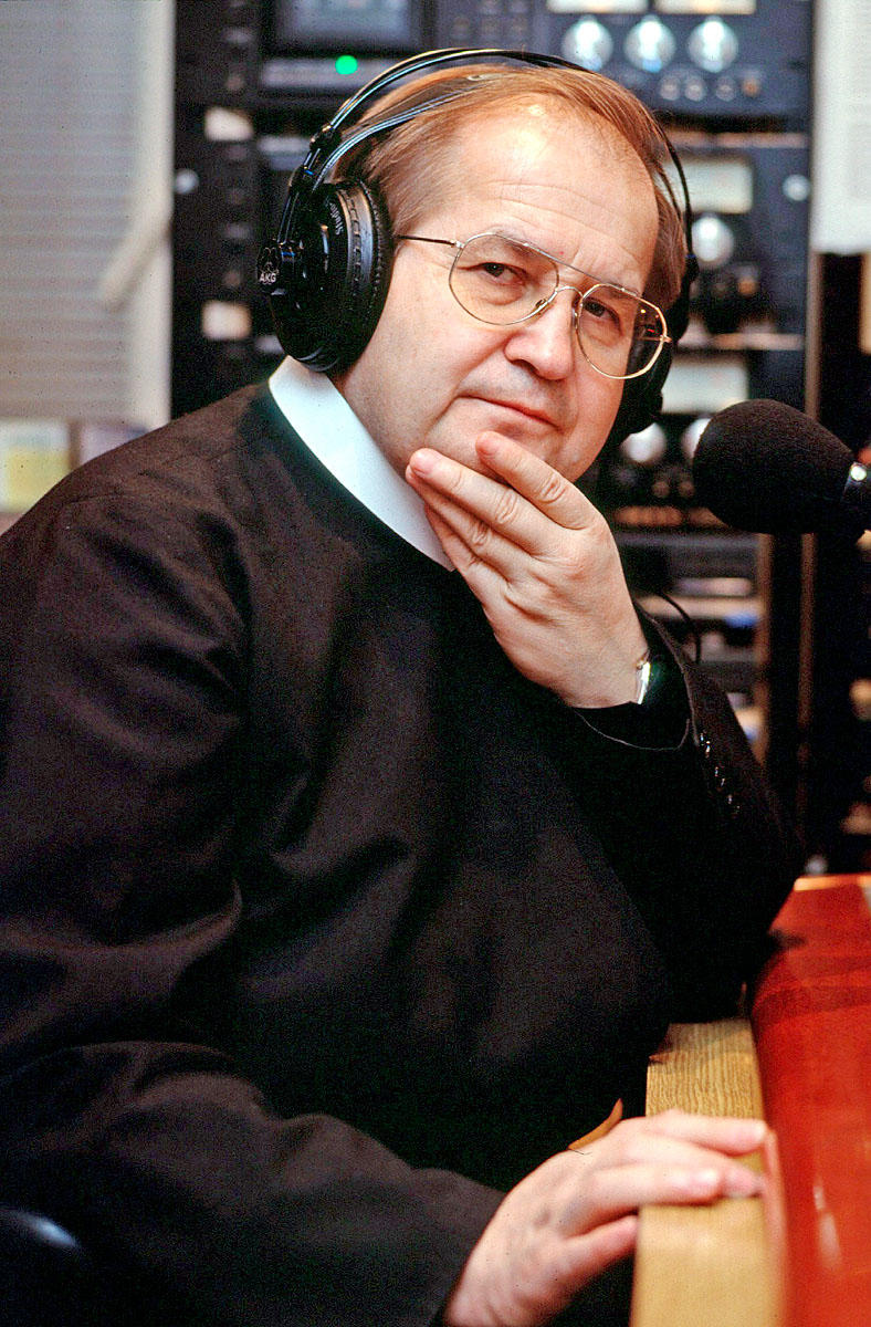 Tadeusz Rydzik atya a Radio Maryja stúdiójában 