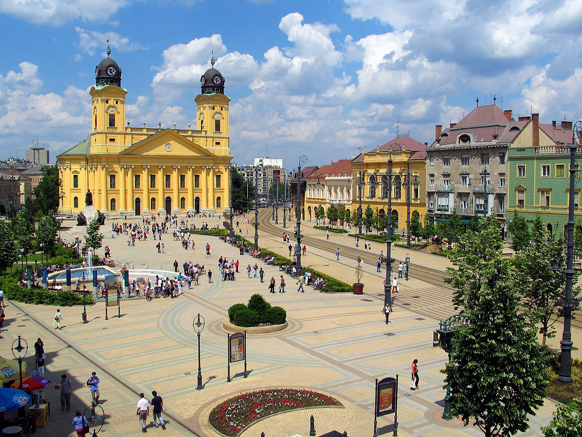 Debrecen főtere a nagytemplommal