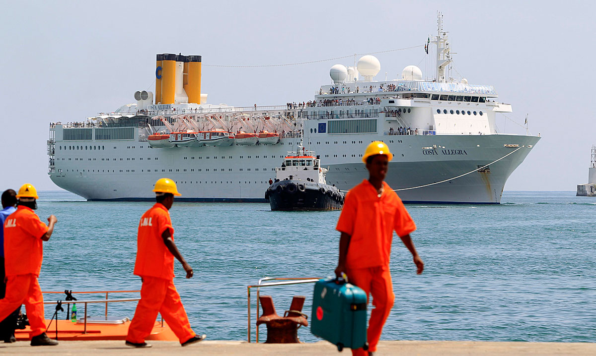 A Costa Allegra hétfő óta sodródik, ma érkezett meg a Seychelles-szigetekre