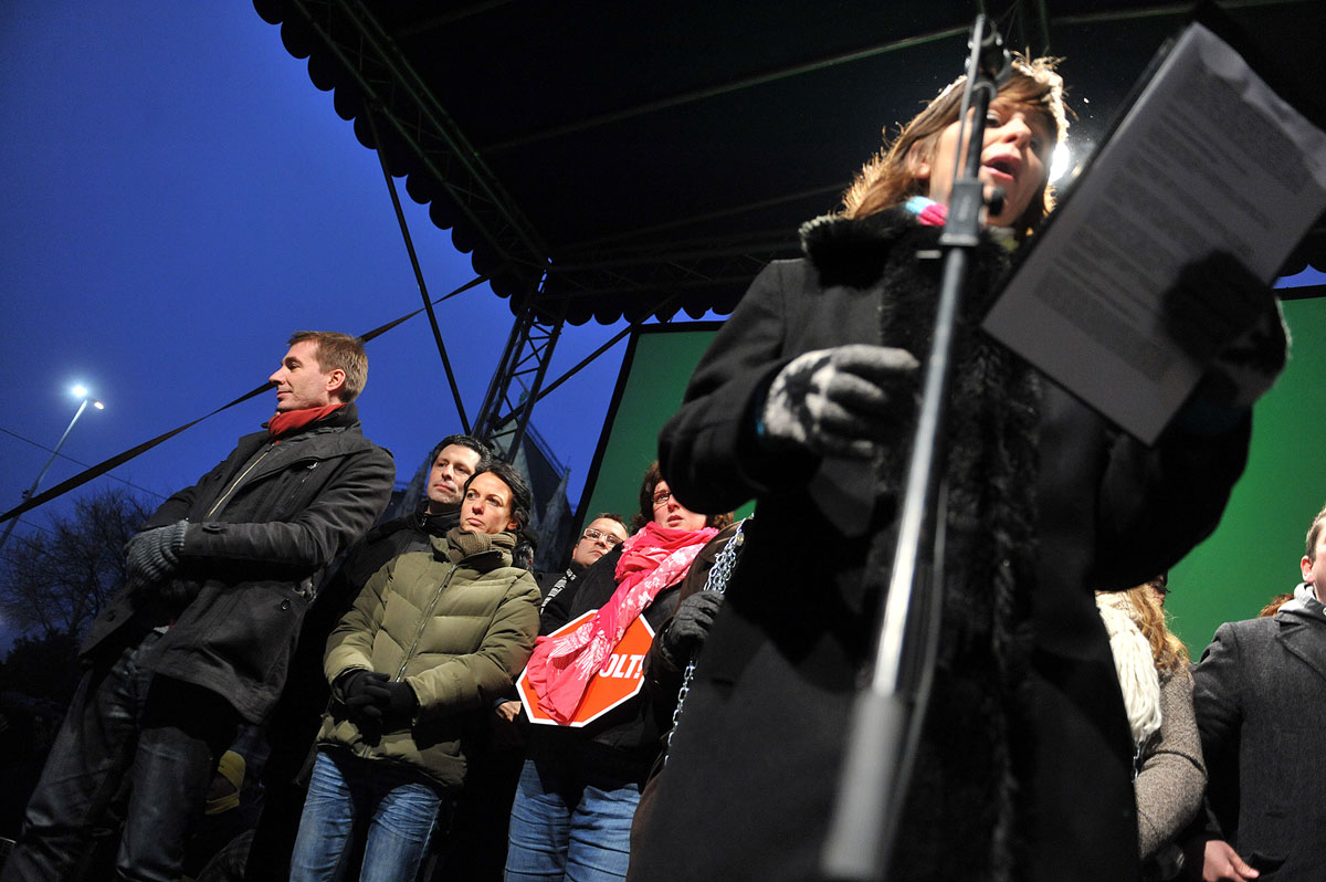 Schifferék a népszavazás bejelentése előtt 2011 decemberében