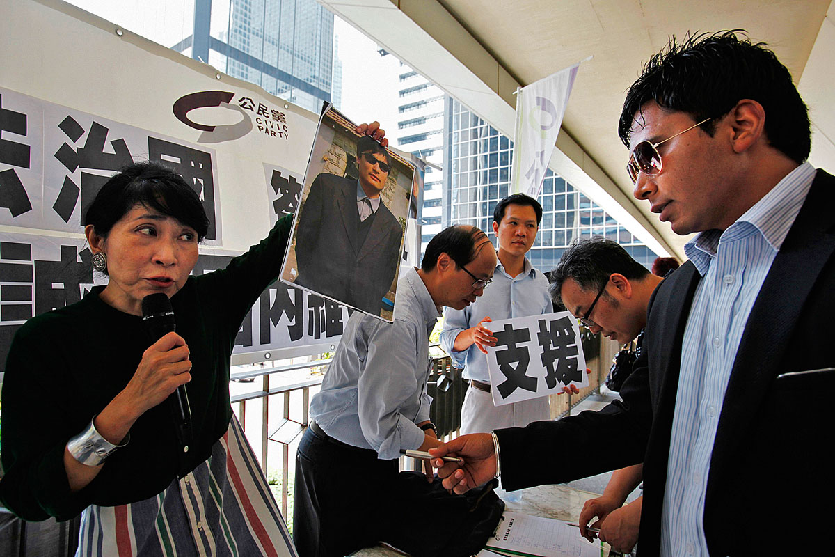 A kínai Polgári Párt (Civic Party) Chen mellett kampányol Hongkongban
