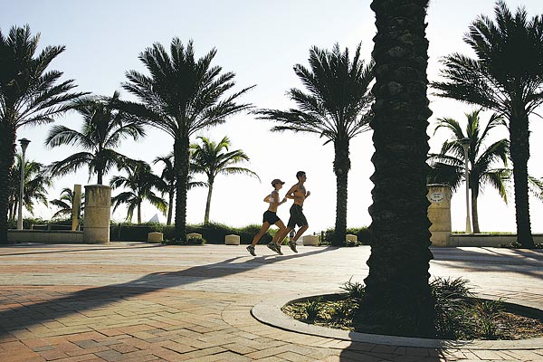 Kocogók Miami Beach sétányán