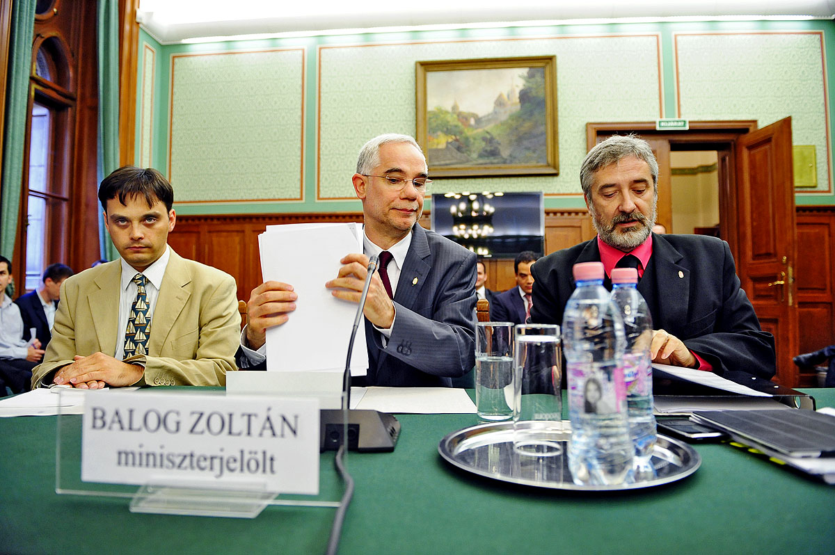 Miniszteri meghallgatáson Balog Zoltán (balra) és Halász János államtitkár